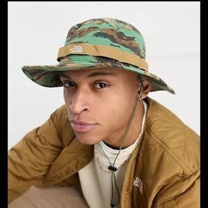 The North Face Class V Brimmer Bucket Hat Green Camo Men’s Large / XL NWOT $45